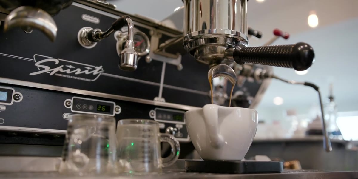 Espresso machine pulling a shot